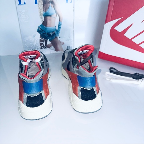 NIKE Huarache Premium Sneakers - Picture 4 of 6